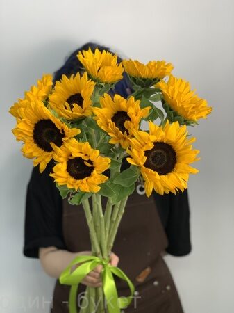 Букет из 9 подсолнухов