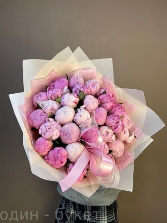 Букет из 31 розового пиона