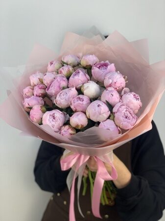 Букет из 25 розовых пионов