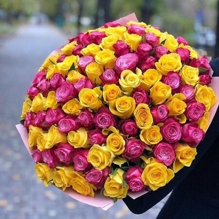 Букет из 101 разноцветной розы (60 см)