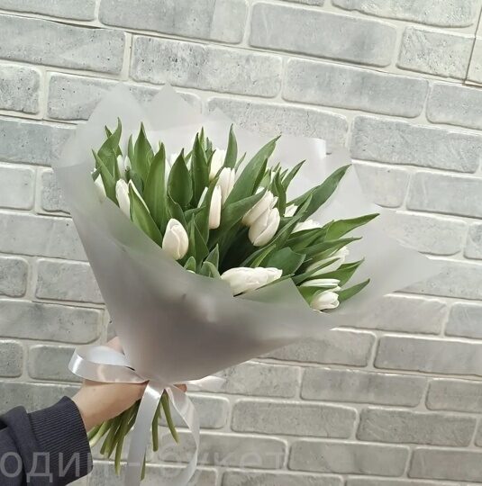 Букет из белых тюльпанов