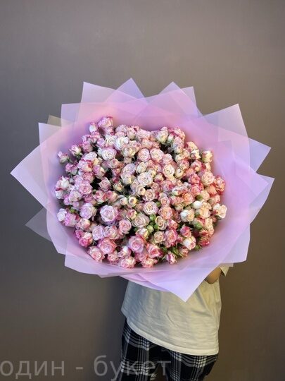 Букет из 35 кустовых роз