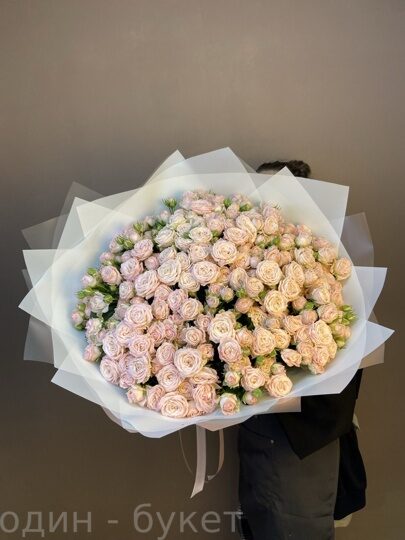 Букет из 51 пионовидной кустовой розы