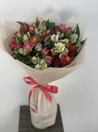 Букет привет с альстромериями 💐