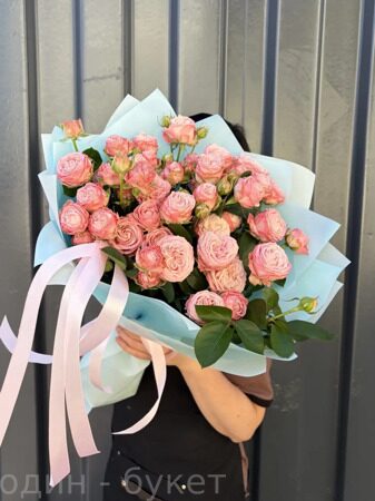 Букет из 9 пионовидных кустовых роз