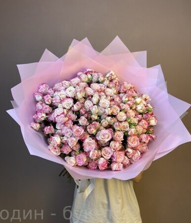 Букет из 35 кустовых роз