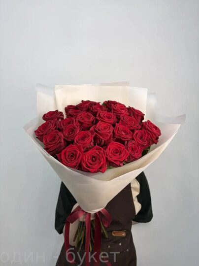 Букет из 25 красных роз