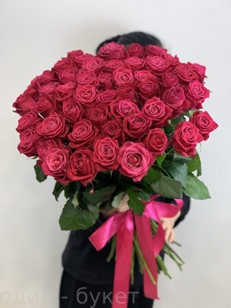 Букет из 51 малиновой розы (70 см)