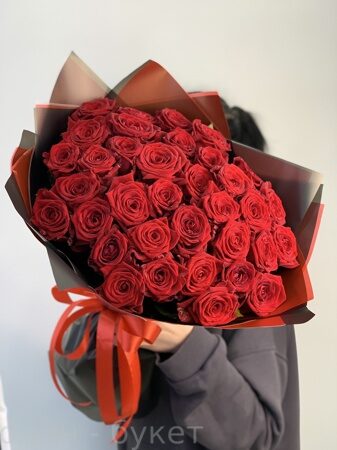 Букет из 35 красных роз