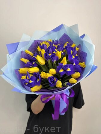 Букет тюльпанов и ирисов