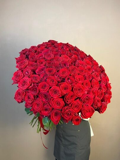 Букет из 101 красной розы (70 см)