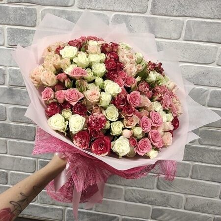 Букет из 29 кустовых роз
