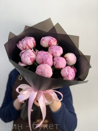 Букет из 9 розовых пионов