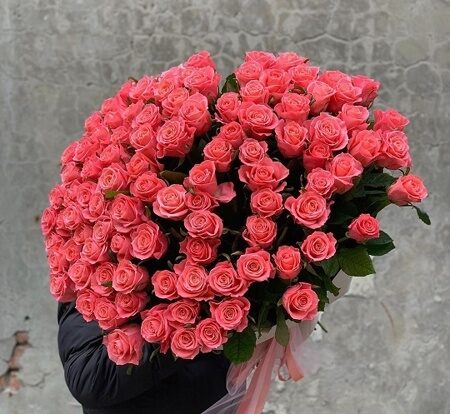 Букет из 101 коралловой розы (70 см)