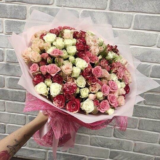 Букет из 29 кустовых роз
