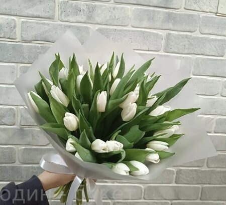 Букет из белых тюльпанов