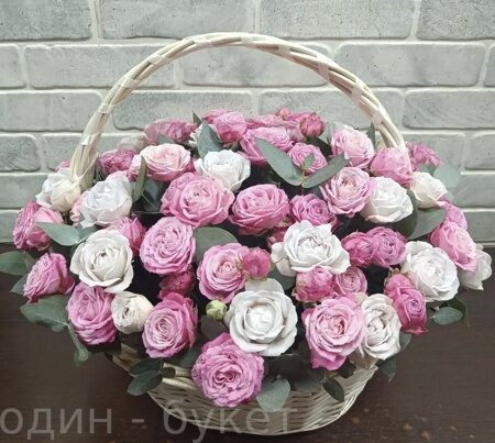 Корзина 29 кустовых пионовидных роз
