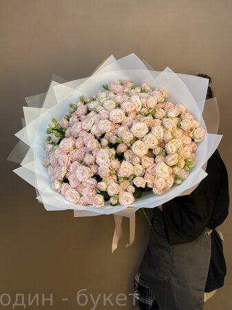 Букет из 51 пионовидной кустовой розы