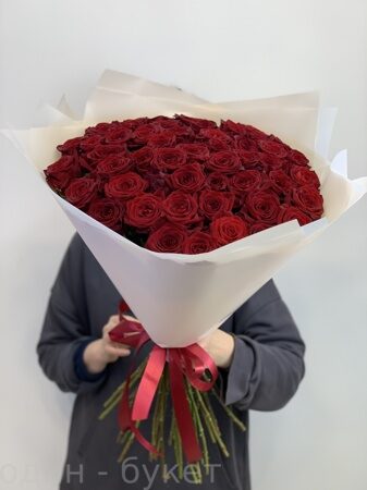 Букет из 51 красной розы (60 см)