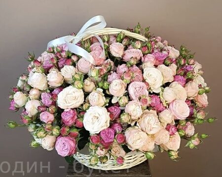 Корзина из 51 пионовидной розы