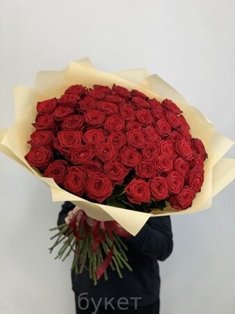 Букет из 55 красных роз (60 см)