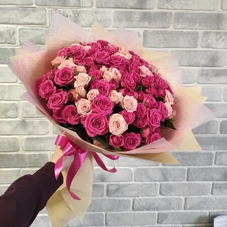 Букет из 19 кустовых роз