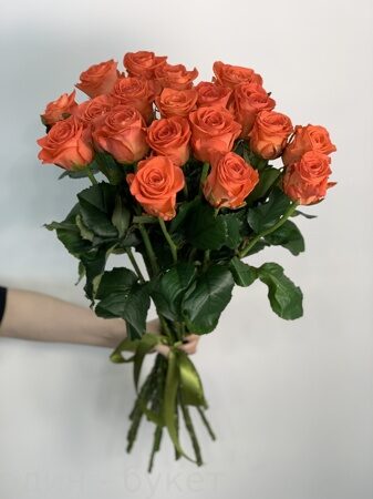 Букет из 19 оранжевых роз (70 см)