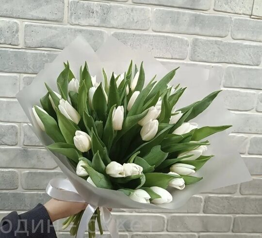 Букет из белых тюльпанов
