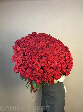 Букет из 101 красной розы (50 см)